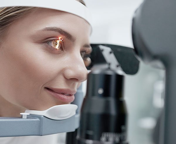 Revisión oftalmológica Dr. Peraza